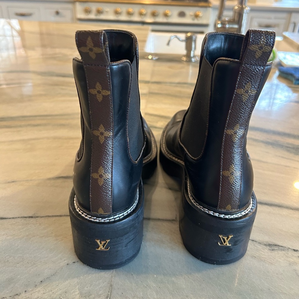 Authentic Louis Vuitton Beauborg Ankle Boots